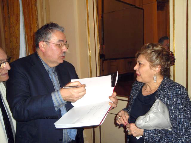Giancarlo Landini signing his book for Adriana Maliponte